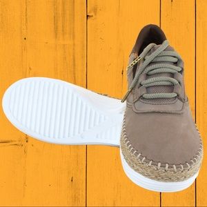 Women’s Casual Sneakers size 9.5 Light brown Espadrille Lightweight stylish